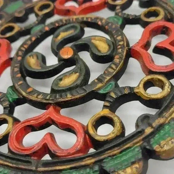 Vintage WILTON Cast Iron Painted Trivet W/ Feet Pot Holder Hot Plate Red Hearts - Picture 12 of 12